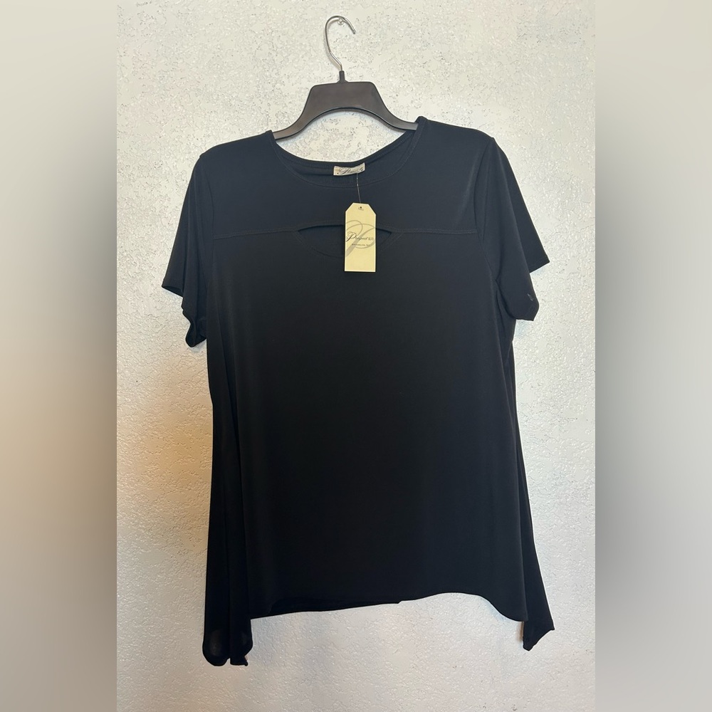 Black Short Sleeve Tunic Top Women's Plus Sz 2X Front Hole Design Prospect Blvd